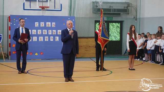 [FOTO] Uczniowie z całego powiatu powitali nowy rok szkolny