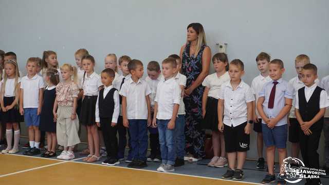 [FOTO] Uczniowie z całego powiatu powitali nowy rok szkolny
