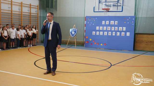 [FOTO] Uczniowie z całego powiatu powitali nowy rok szkolny