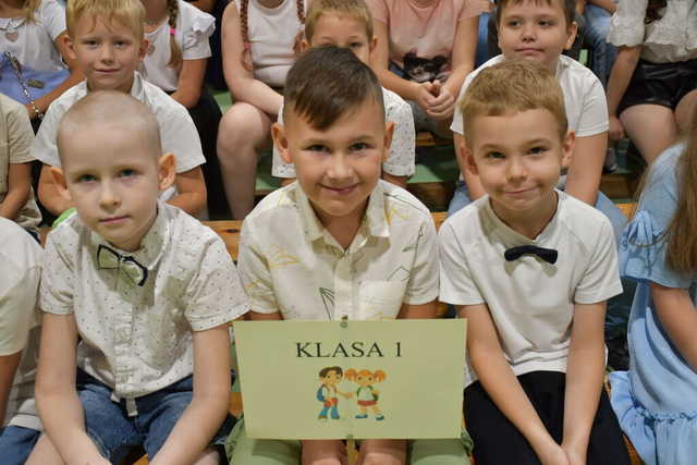 [FOTO] Uczniowie z całego powiatu powitali nowy rok szkolny