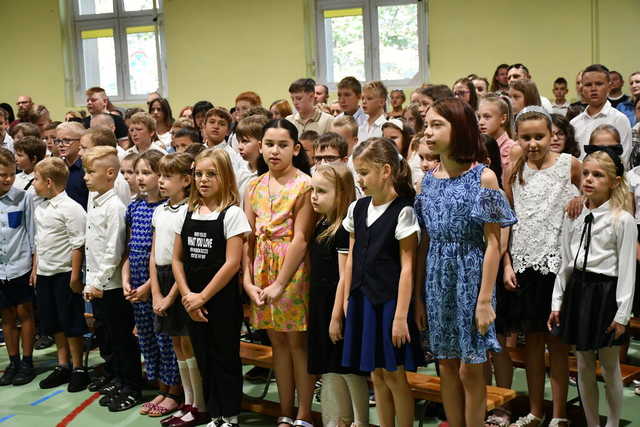[FOTO] Uczniowie z całego powiatu powitali nowy rok szkolny
