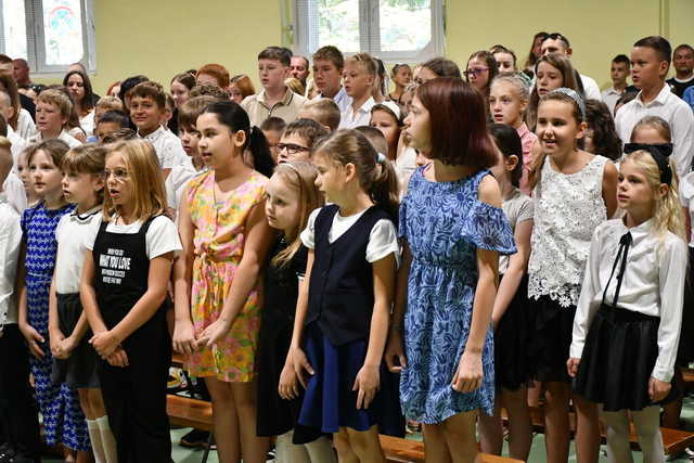 [FOTO] Uczniowie z całego powiatu powitali nowy rok szkolny