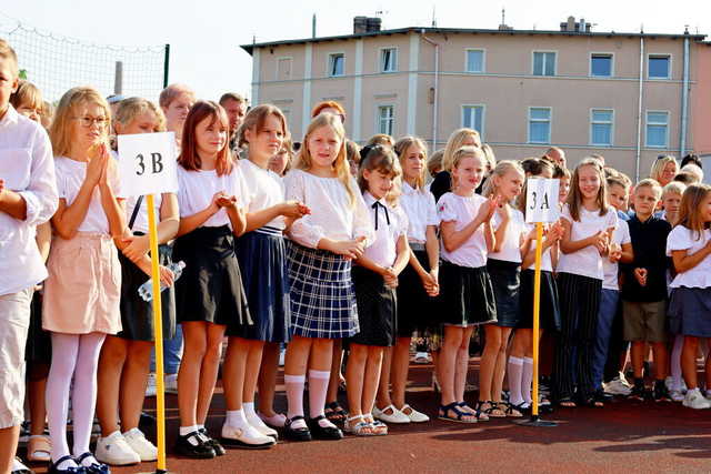 [FOTO] Uczniowie z całego powiatu powitali nowy rok szkolny