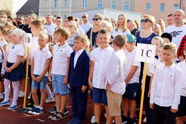 [FOTO] Uczniowie z całego powiatu powitali nowy rok szkolny