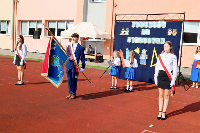 [FOTO] Uczniowie z całego powiatu powitali nowy rok szkolny