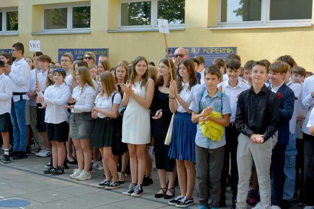 [FOTO] Uczniowie z całego powiatu powitali nowy rok szkolny