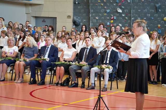 [FOTO] Uczniowie z całego powiatu powitali nowy rok szkolny