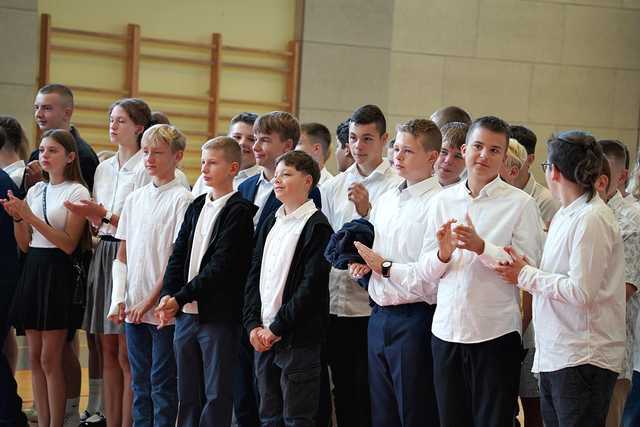 [FOTO] Uczniowie z całego powiatu powitali nowy rok szkolny