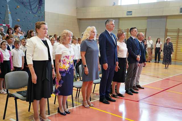 [FOTO] Uczniowie z całego powiatu powitali nowy rok szkolny