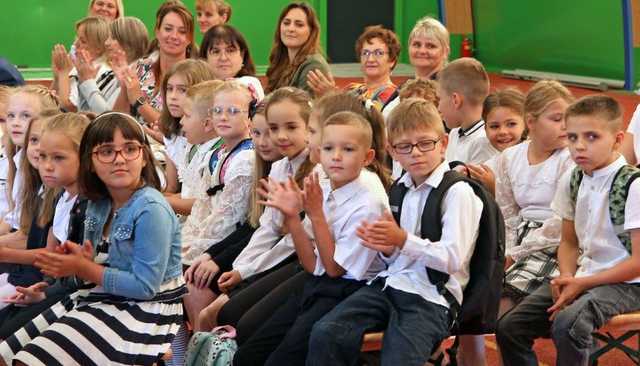 [FOTO] Uczniowie z gminy Dobromierz rozpoczęli rok szkolny