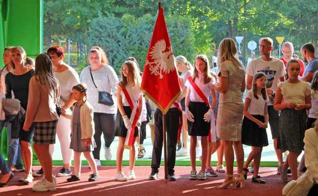 [FOTO] Uczniowie z gminy Dobromierz rozpoczęli rok szkolny