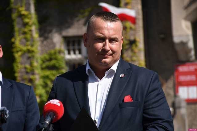 [FOTO] Parlamantarzyści PiS o decyzji PKW dotyczącej odrzucenia sprawozdania finansowego ich komitetu