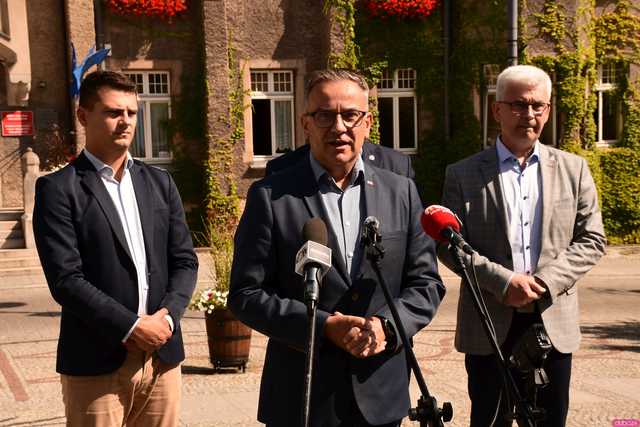 [FOTO] Parlamantarzyści PiS o decyzji PKW dotyczącej odrzucenia sprawozdania finansowego ich komitetu