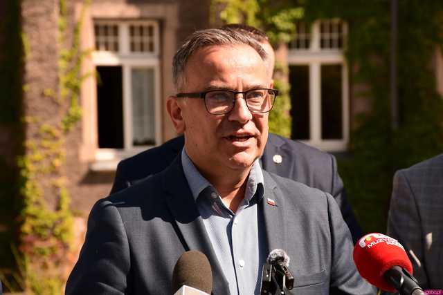 [FOTO] Parlamantarzyści PiS o decyzji PKW dotyczącej odrzucenia sprawozdania finansowego ich komitetu