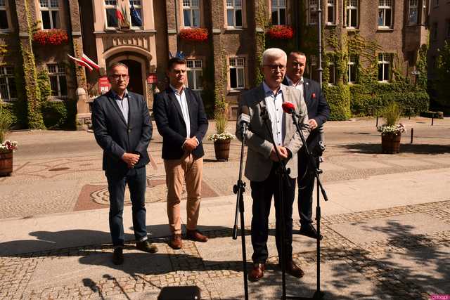 [FOTO] Parlamantarzyści PiS o decyzji PKW dotyczącej odrzucenia sprawozdania finansowego ich komitetu