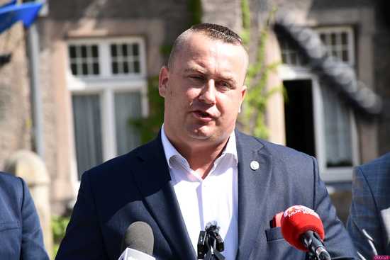 [FOTO] Parlamantarzyści PiS o decyzji PKW dotyczącej odrzucenia sprawozdania finansowego ich komitetu