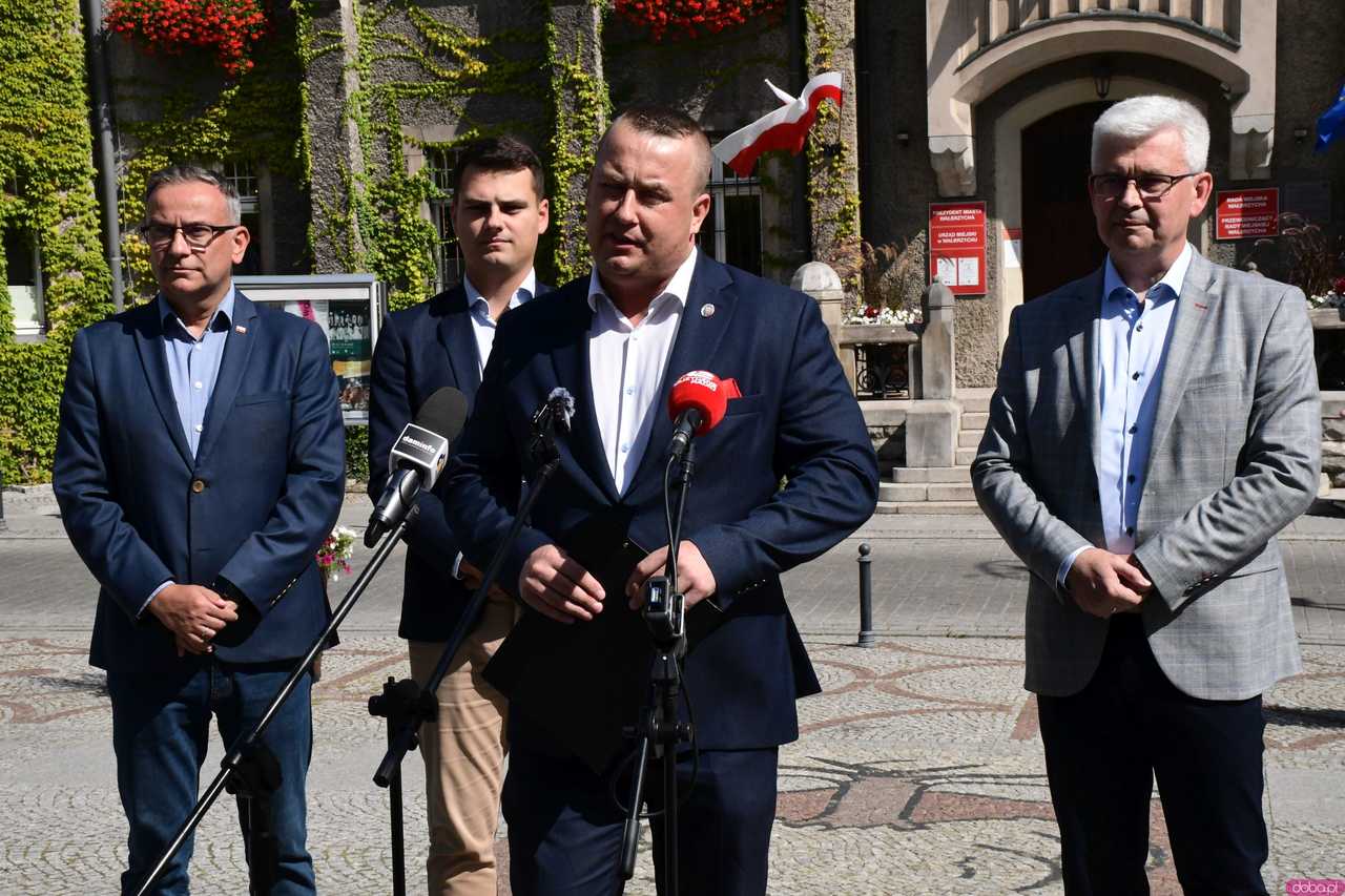 [FOTO] Parlamantarzyści PiS o decyzji PKW dotyczącej odrzucenia sprawozdania finansowego ich komitetu