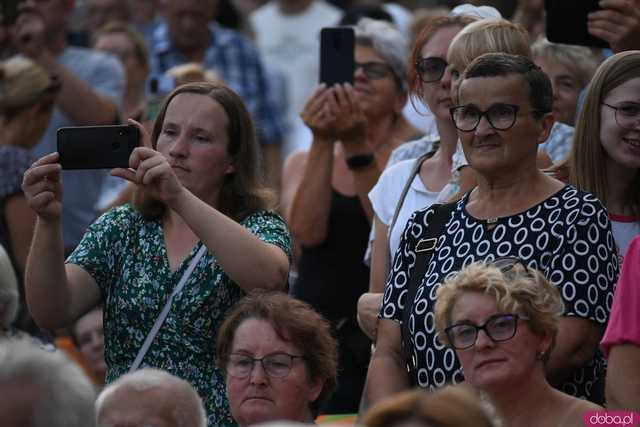 [WIDEO/FOTO] Plony zebrane, więc czas na zabawę! Dożynki Gminy Strzegom w Rogoźnicy