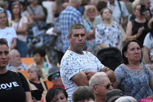[WIDEO/FOTO] Plony zebrane, więc czas na zabawę! Dożynki Gminy Strzegom w Rogoźnicy