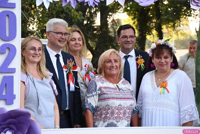 [WIDEO/FOTO] Plony zebrane, więc czas na zabawę! Dożynki Gminy Strzegom w Rogoźnicy