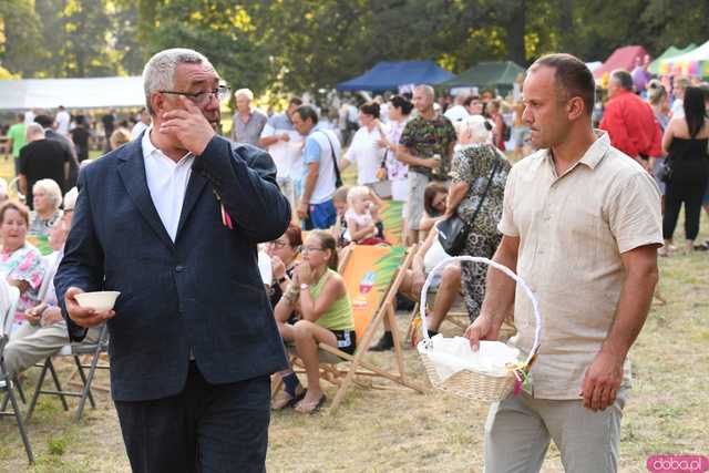 [WIDEO/FOTO] Plony zebrane, więc czas na zabawę! Dożynki Gminy Strzegom w Rogoźnicy