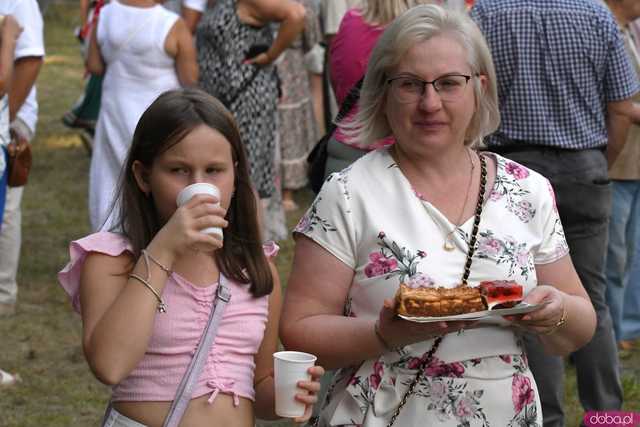 [WIDEO/FOTO] Plony zebrane, więc czas na zabawę! Dożynki Gminy Strzegom w Rogoźnicy