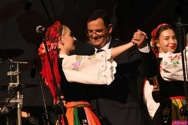 [WIDEO/FOTO] Plony zebrane, więc czas na zabawę! Dożynki Gminy Strzegom w Rogoźnicy