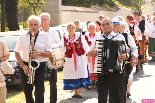 [WIDEO/FOTO] Plony zebrane, więc czas na zabawę! Dożynki Gminy Strzegom w Rogoźnicy