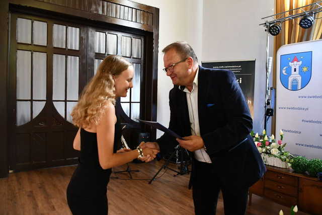 [FOTO] Rozdano stypendia dla najzdolniejszych świebodziczan