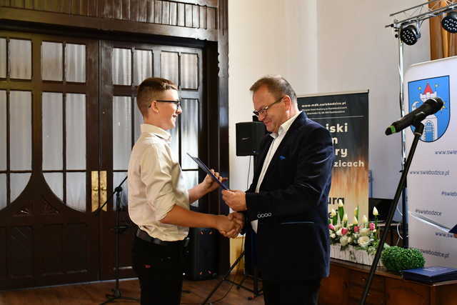 [FOTO] Rozdano stypendia dla najzdolniejszych świebodziczan
