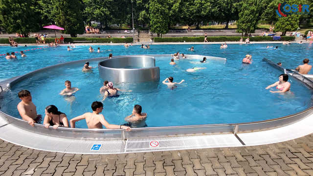 [FOTO] Ile osób odwiedziło basen zewnętrzny w tegorocznym sezonie letnim? OSiR przedstawił statystyki 