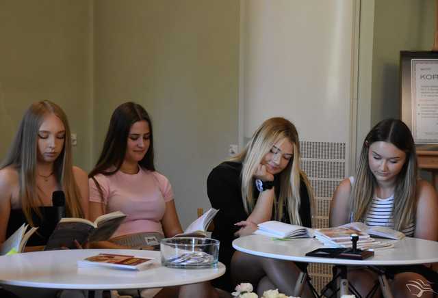 [FOTO] Czytali Kordiana w świdnickiej bibliotece. Za nami tegoroczna edycja Narodowego Czytania