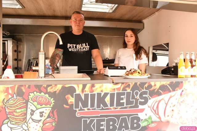 [FOTO] Foodtrucki i lokalne produkty na kolejnej odsłonie Jarmarku przy Centrum Turystycznym Granitowego Szlaku