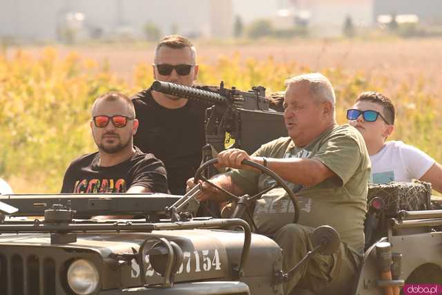 [WIDEO/FOTO] Drugi dzień pełen lotniczych wrażeń w Świebodzicach