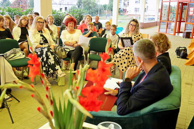 [FOTO] W Żarowie wspólnie czytali Kordiana