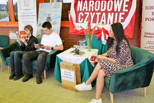 [FOTO] W Żarowie wspólnie czytali Kordiana