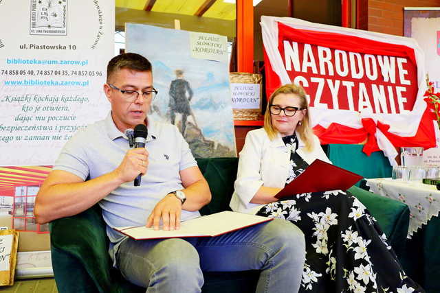 [FOTO] W Żarowie wspólnie czytali Kordiana
