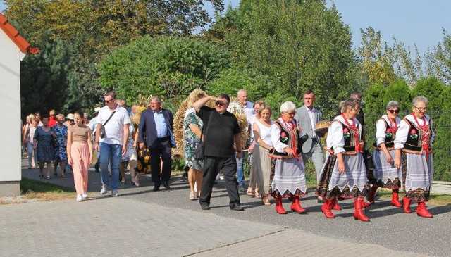 [FOTO] Mieszkańcy Gniewkowa podziękowali za tegoroczne plony