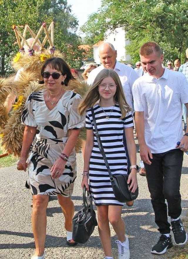 [FOTO] Mieszkańcy Gniewkowa podziękowali za tegoroczne plony