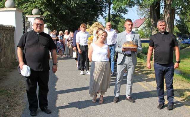 [FOTO] Mieszkańcy Gniewkowa podziękowali za tegoroczne plony