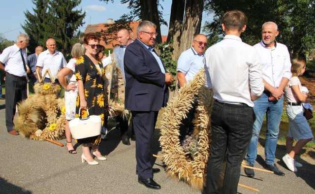 [FOTO] Mieszkańcy Gniewkowa podziękowali za tegoroczne plony