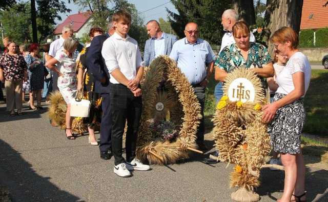 [FOTO] Mieszkańcy Gniewkowa podziękowali za tegoroczne plony