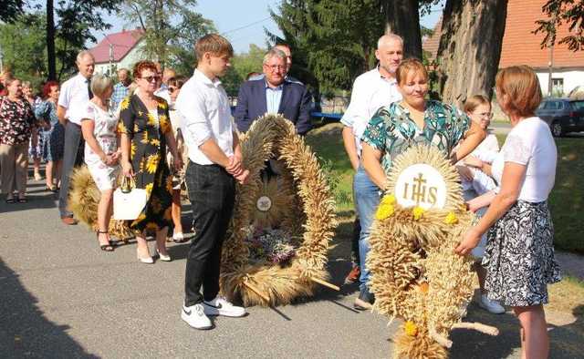 [FOTO] Mieszkańcy Gniewkowa podziękowali za tegoroczne plony