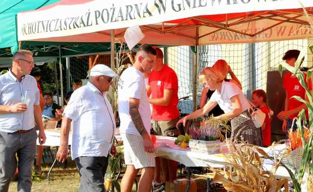 [FOTO] Mieszkańcy Gniewkowa podziękowali za tegoroczne plony