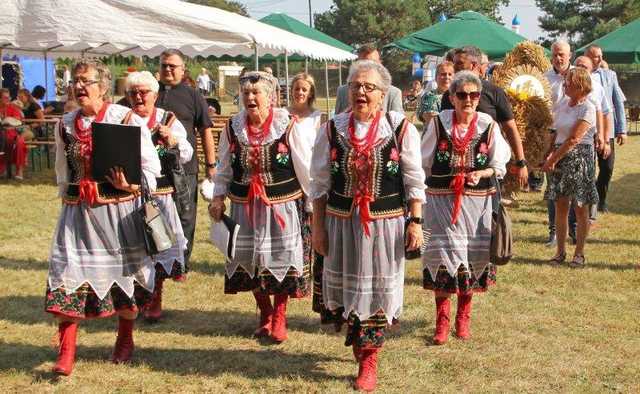 [FOTO] Mieszkańcy Gniewkowa podziękowali za tegoroczne plony