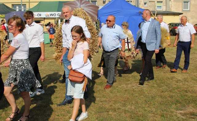 [FOTO] Mieszkańcy Gniewkowa podziękowali za tegoroczne plony