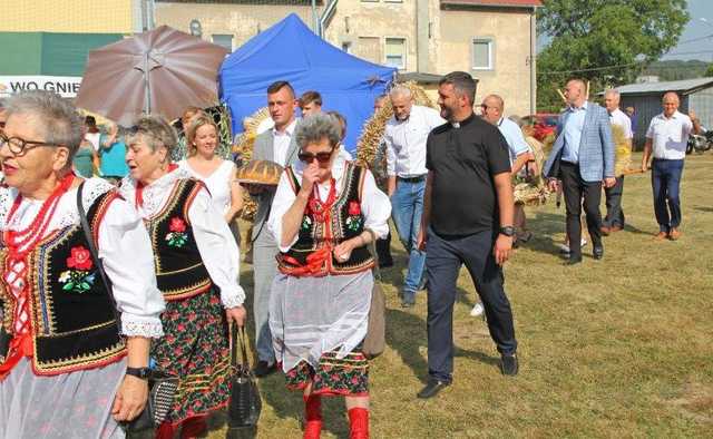 [FOTO] Mieszkańcy Gniewkowa podziękowali za tegoroczne plony