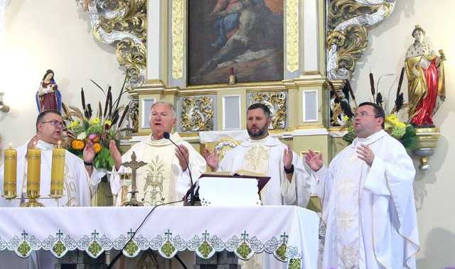 [FOTO] Mieszkańcy Gniewkowa podziękowali za tegoroczne plony