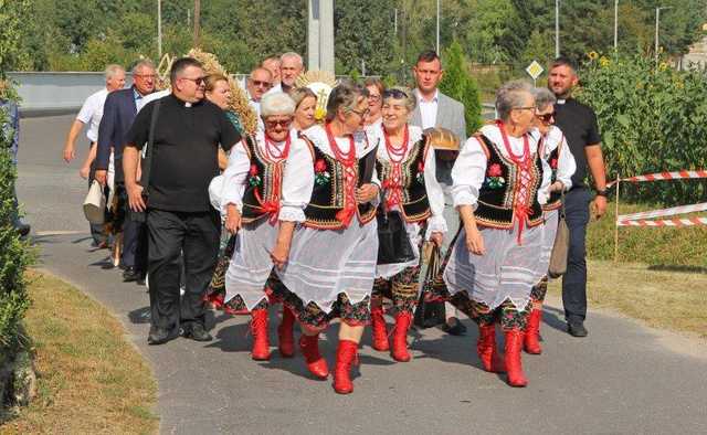[FOTO] Mieszkańcy Gniewkowa podziękowali za tegoroczne plony