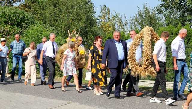 [FOTO] Mieszkańcy Gniewkowa podziękowali za tegoroczne plony